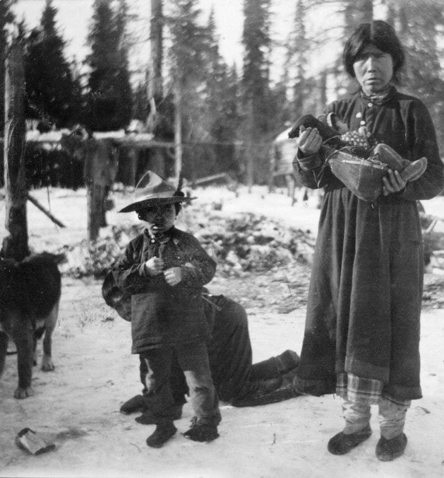 Атабаски -это группа коренных народов Америки, проживающих в западных районах США и Канады вблизи Великих озер и реки Маккензи интересное, младенцы, ношение, обычаи, пеленание, факты