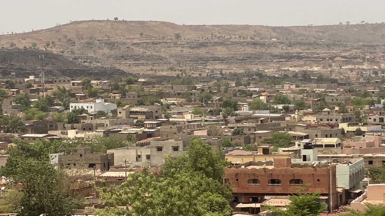 Африканский банк развития призвал частные компании инвестировать в зеленую энергетику Африканский банк развития призвал частные компании инвестировать в зеленую энергетику Весь мир