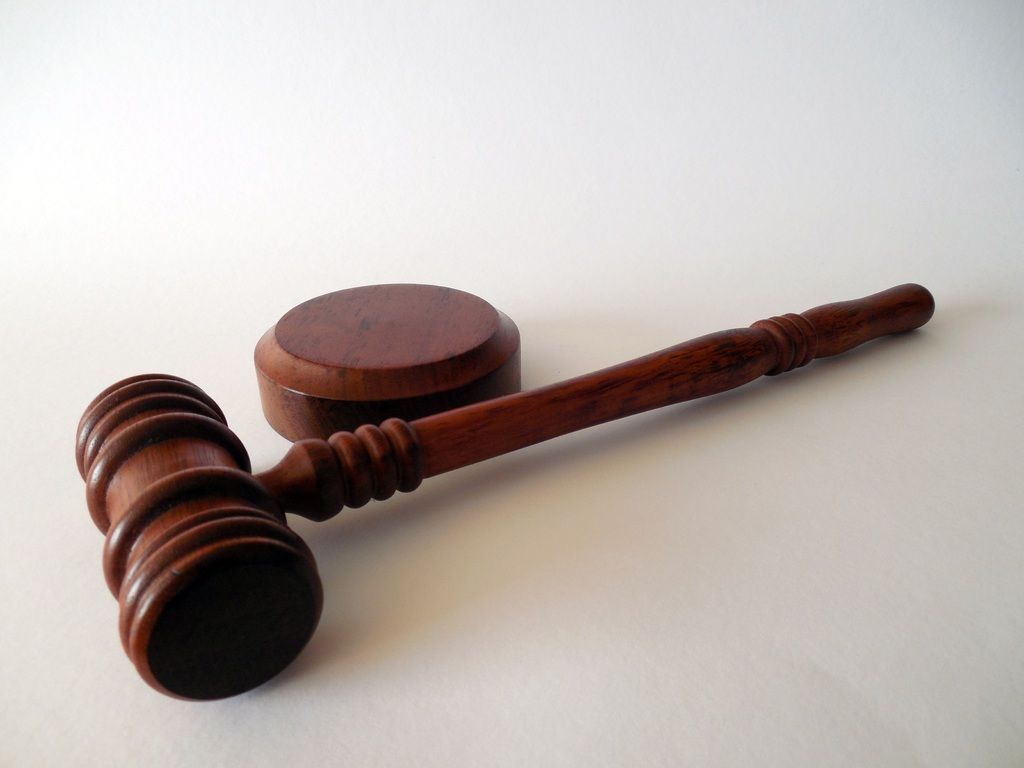 Бывший депутат ответит в суде за разбой и продажу оружия в Ленобласти