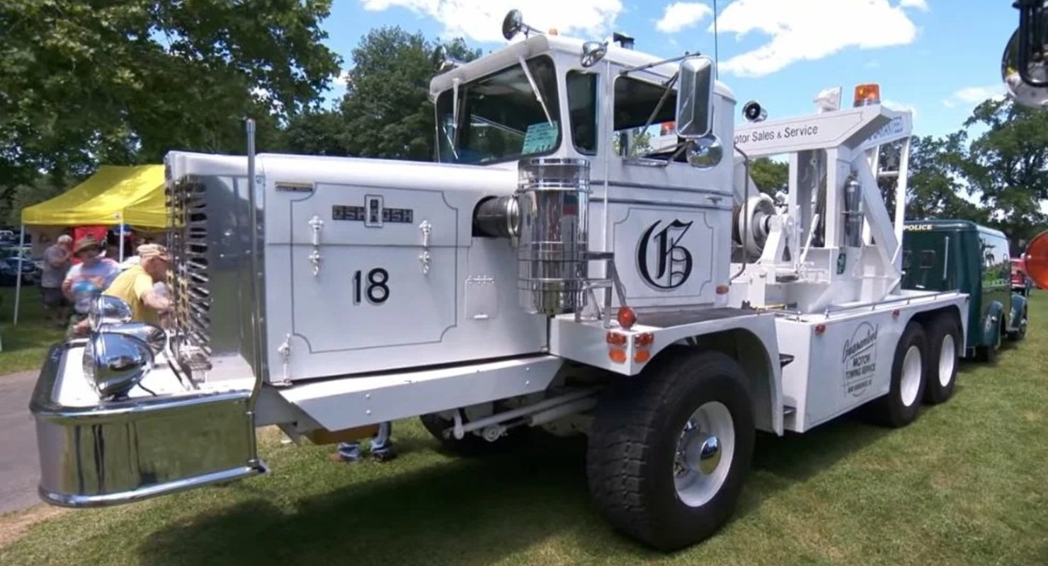 Oshkosh C2044 — тягач с 30 передачами и 3 ведущими мостами