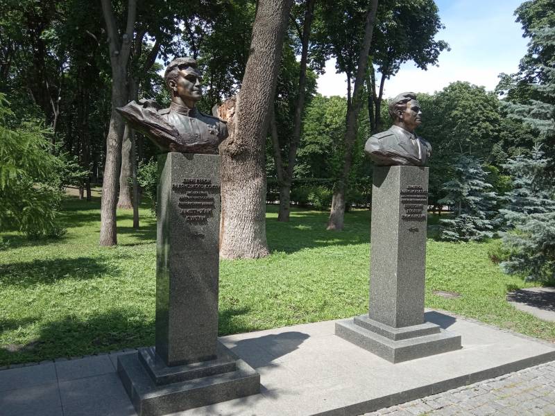 Прогулка по Киеву. Тройственные чувства Прогулка по Киеву. Тройственные чувства украина