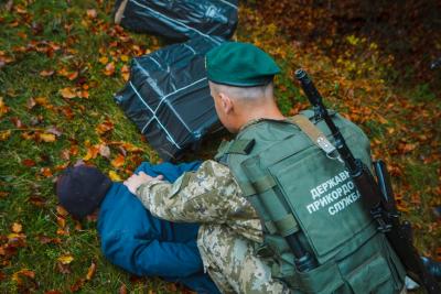 Буковинские контрабандисты заблокировали украинских пограничников, тем пришлось отстреливаться