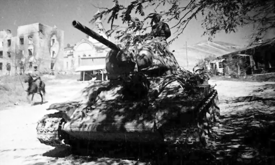 ​Т-34 в Новороссийске после освобождения города - Новороссийские «Шерманы» | Warspot.ru
