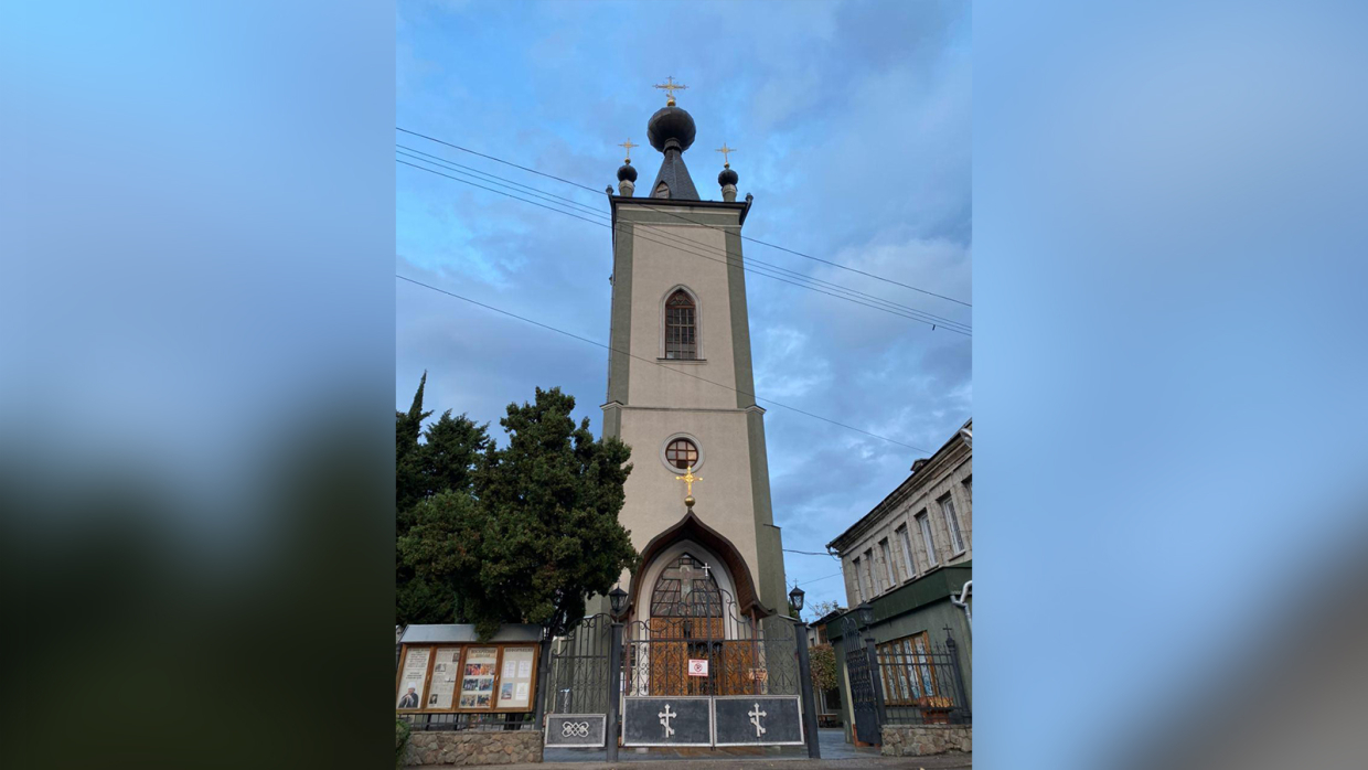 Пожар начался в церкви в Крыму во время службы