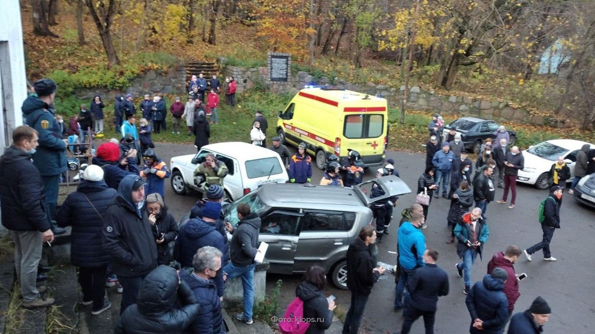 Новости сегодня происшествия в школе. Окказиональная толпа. Толпа вокруг происшествия. Авария в калининградскойтобласти.