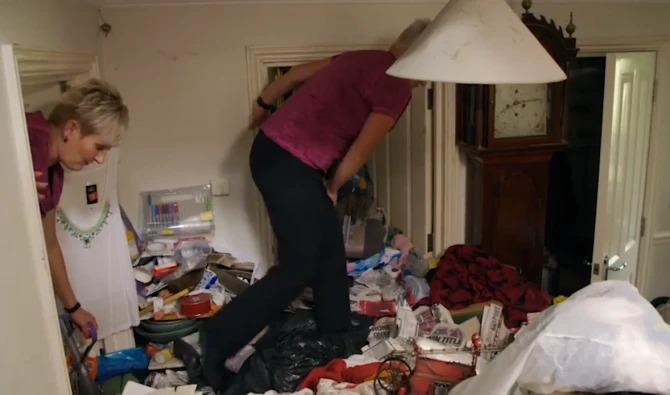 Когда жизнь превращается в мусорник: британский телеканал показал дома самых жутких барахольщиков страны бардак,Великобритания,жилье,мусор,мусорщики,телепроект,хлам
