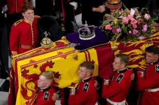 Почему на похоронах Елизаветы II звучала русская православная молитва?