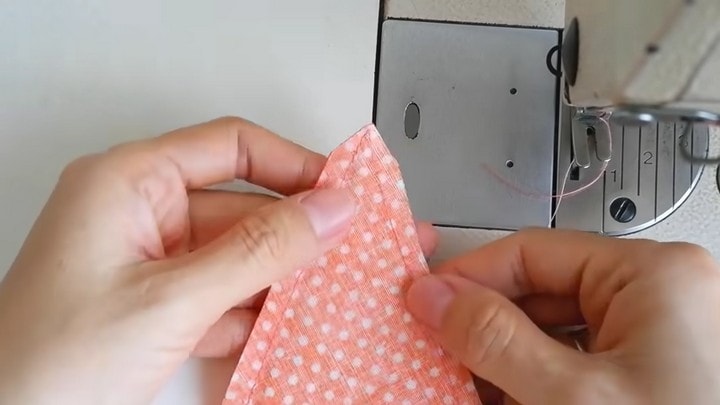 Маленькие хитрости: зачем нужен магнит при шитье, как красиво укоротить лямку одежда,рукоделие,своими руками,сделай сам