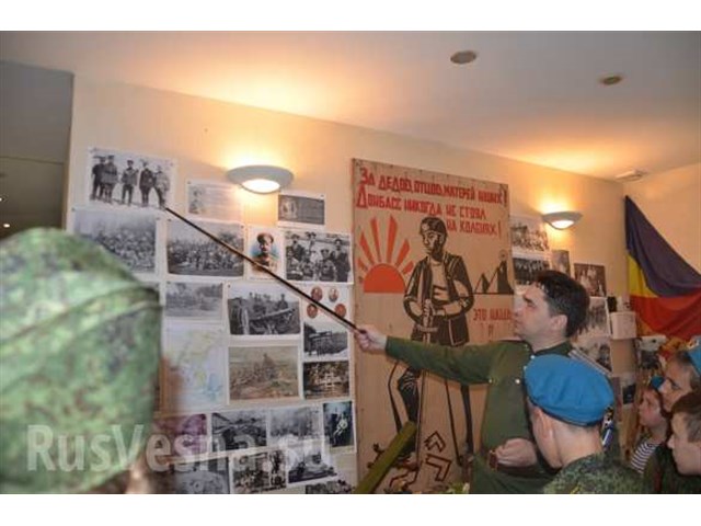 Ополченцы и молодёжь в одном строю: День Победы в Луганске украина