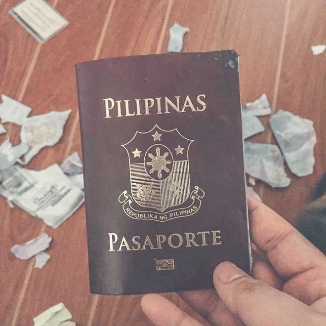 Паспорт в руке