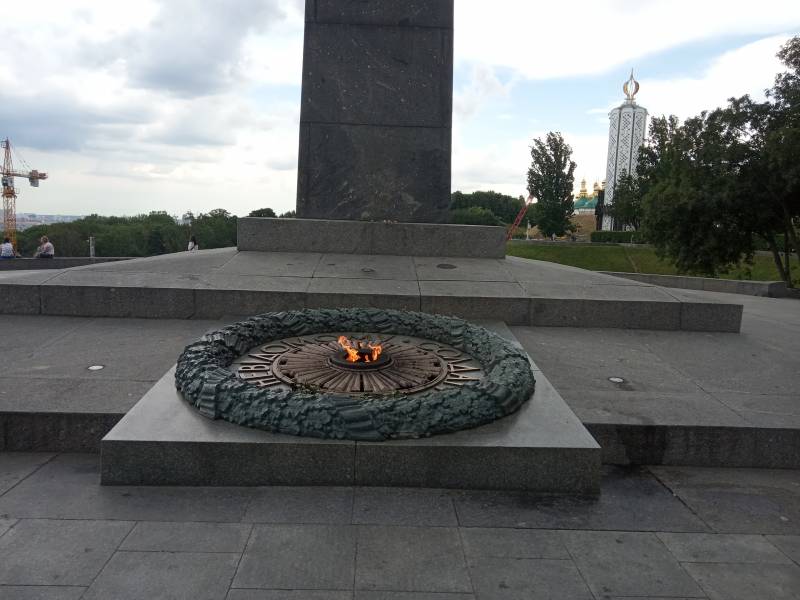 Прогулка по Киеву. Тройственные чувства Прогулка по Киеву. Тройственные чувства украина