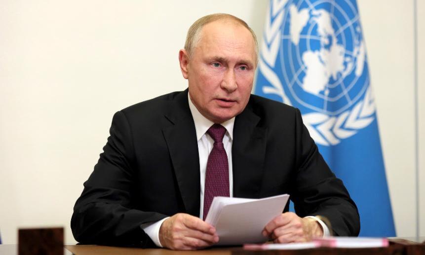 Владимир Путин поручил регионам предоставить людям два выходных за вакцинацию и запретить ночную работу общепита