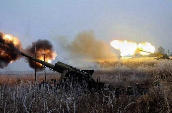 СРОЧНО: На Донбассе начались интенсивные бои, враг применяет «все виды вооружения» (ВИДЕО) | Русская весна