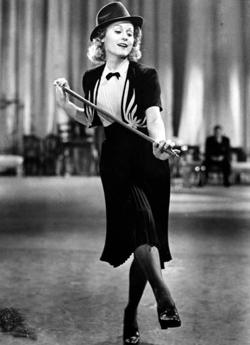 Любимица Гитлера, любовница Геббельса и личный агент Сталина: Как Марике Рёкк удавалось покорять сердца диктаторов Любимица Гитлера, любовница Геббельса и личный агент Сталина: Как Марике Рёкк удавалось покорять сердца диктаторов история,личности,Марика Рёкк