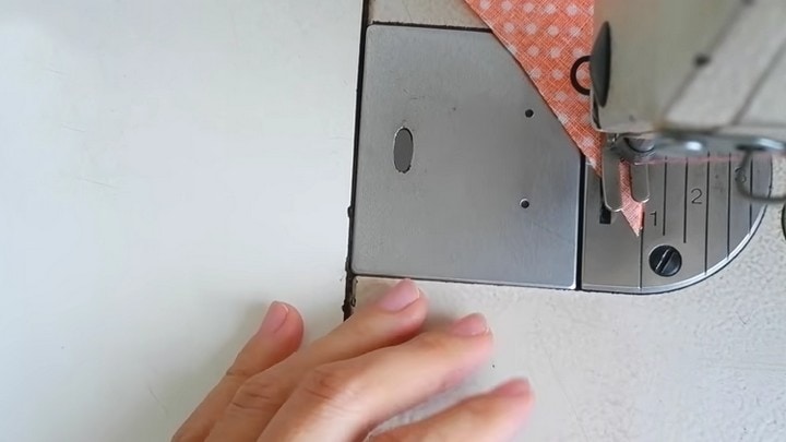 Маленькие хитрости: зачем нужен магнит при шитье, как красиво укоротить лямку одежда,рукоделие,своими руками,сделай сам