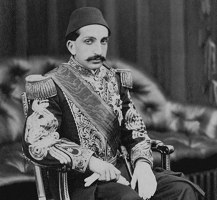 История прекрасного бриллианта Хоупа, который приносит своим владельцам несчастья История прекрасного бриллианта Хоупа, который приносит своим владельцам несчастья доказательства