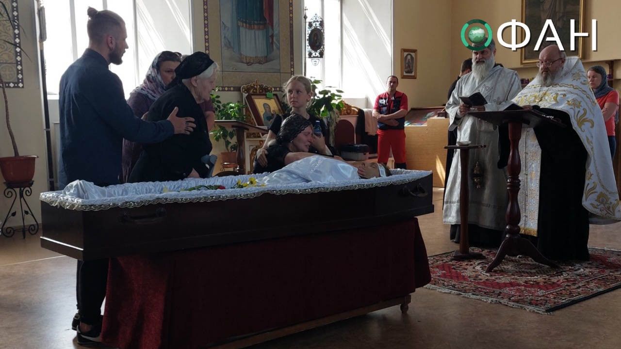 Руководители Херсона на похоронах Савлученко заявили, что террористы будут задержаны в ближайшее время