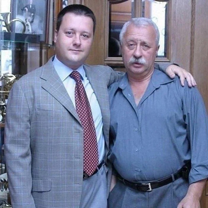 Якубович младший — просто копия своего отца Якубович младший — просто копия своего отца актер,звезда,леонид якубович,наши звезды,фильм,фото,шоубиz,шоубиз