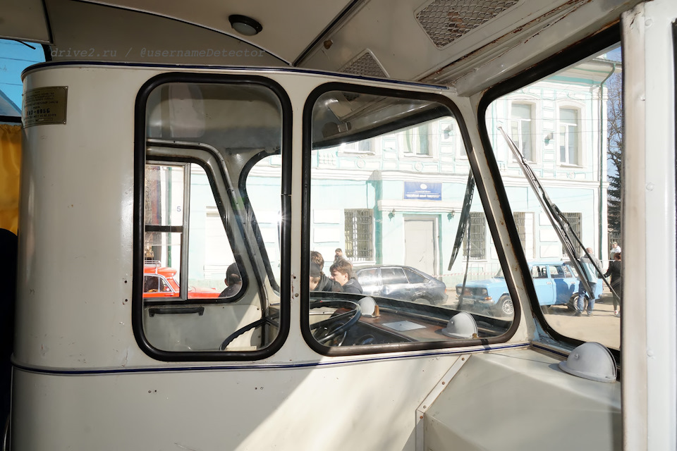 ЛАЗ-695Б: Первый в космосе, или автобус для Гагарина видео,машины