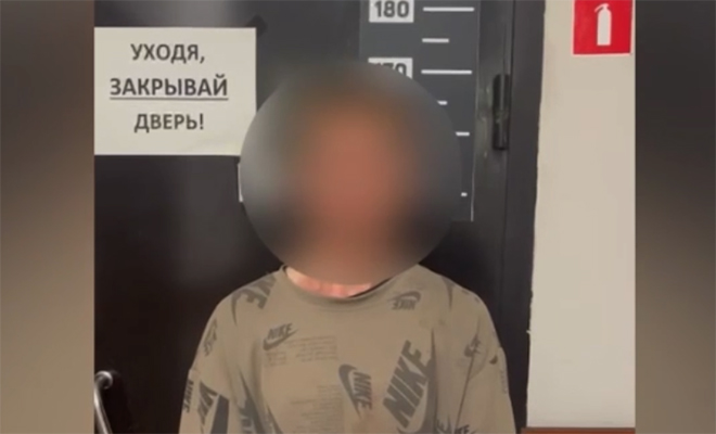 Вор бежал от полиции, перелез через забор и оказался на территории МВД Вор бежал от полиции, перелез через забор и оказался на территории МВД Полиция, выехал, пустился, злоумышленник, сотрудников, приближающихся, Увидев, наряд, преступления, уточнила, место, полицию, обратился, сразу, Потерпевший, телефон, бегствоКак, пресссекретарь, выхватил, уголовное