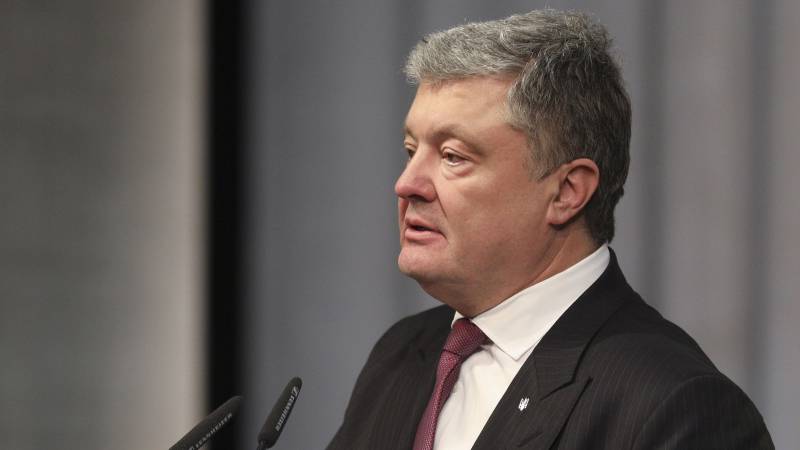 Порошенко заявил в суде, что Киев легализовал статус республик Донбасса