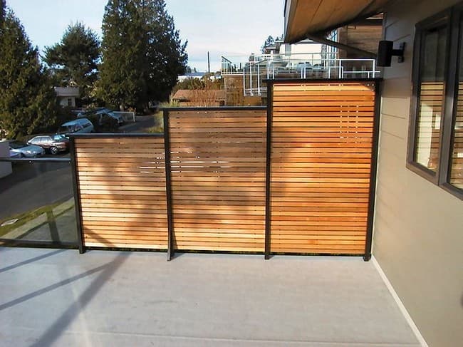 Деликатно закрываемся во дворе от чужих глаз : 60 идей деревянной ширмы для дома и дачи