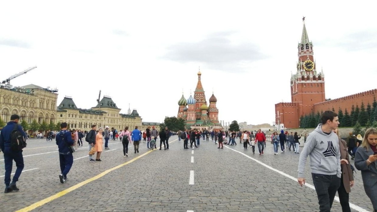 Специальный москва. Москва в начале мая фото. Синоптик Шувалов. Жители Москвы. Погода в Москве фото людей.