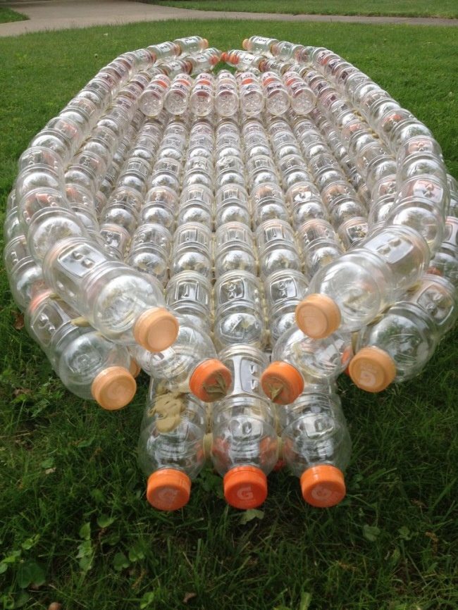 Интересные полезности из пластиковых бутылок бутылки, очень, Сделать, можно, легко, сделать, делается, чехол, Подставка, каждый, телефона, различной, отделить, время, Пластиковые, БрызговикДелается, принятия, полива, душа6, Чехол