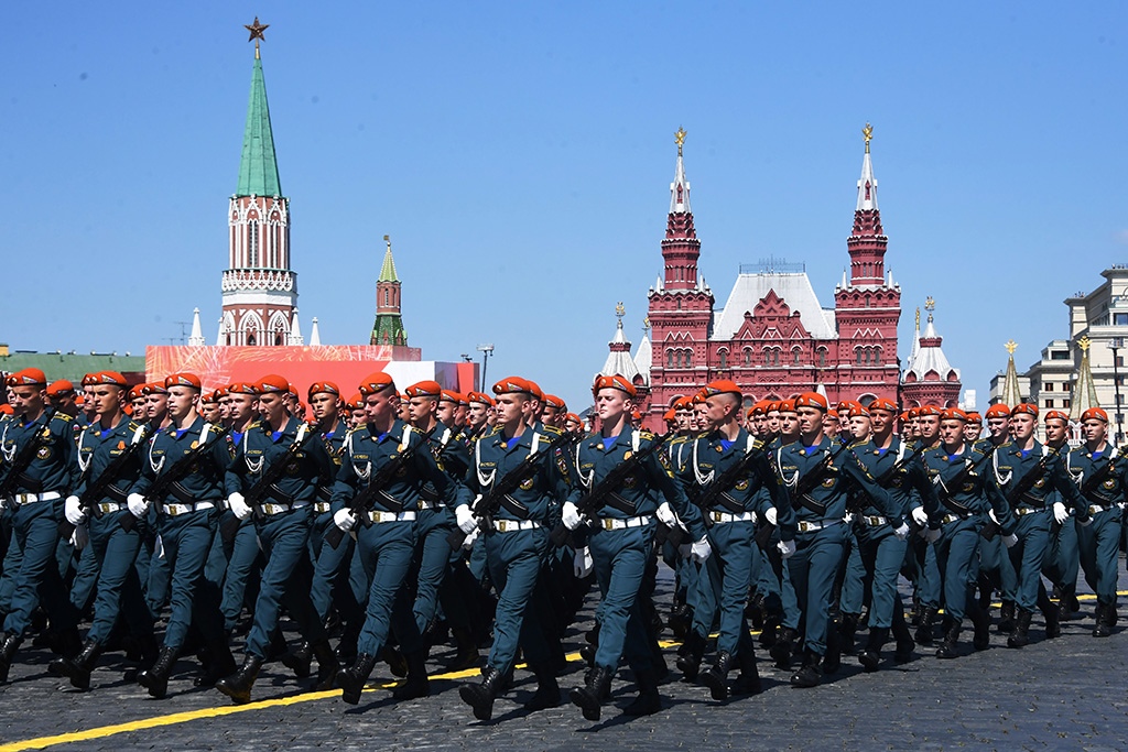 Путин принял парад Победы на Красной площади