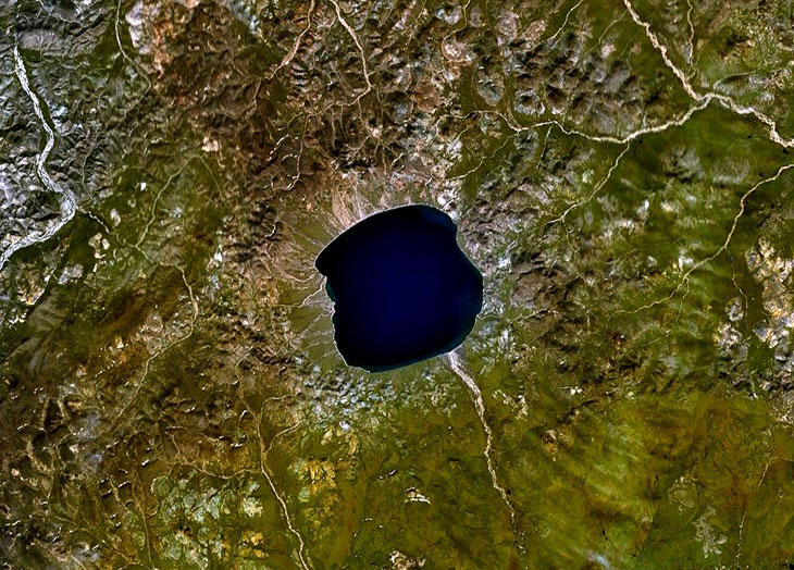 Эльгыгытгын — кратерное озеро на Чукотке