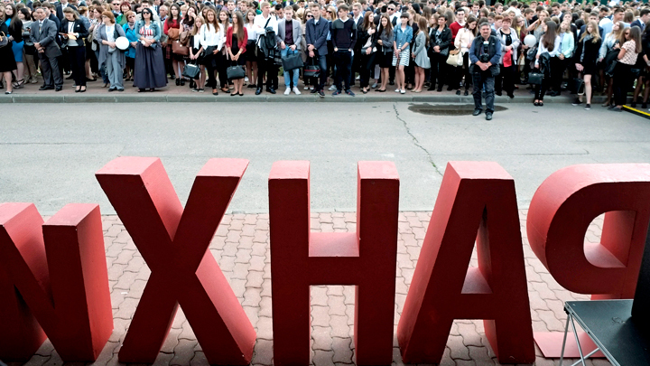 "Арабские шейхи" со степенями. У функционеров РАНХиГС нашли роскошные усадьбы и люксовые авто