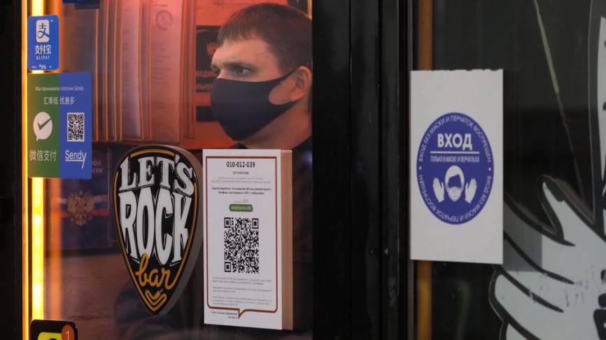 Гинцбург выступил за продление системы QR-кодов до вакцинации 80% россиян