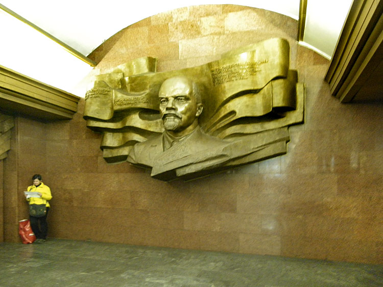 ленин в метро