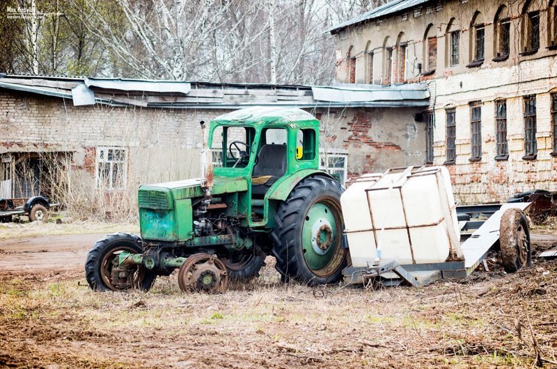 Ода советскому трактору город, красивый вид, пастораль, село, сельский пейзаж, техника, трактор, эстетика