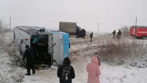 В Харабалинском районе перевернулся автобус с пассажирами