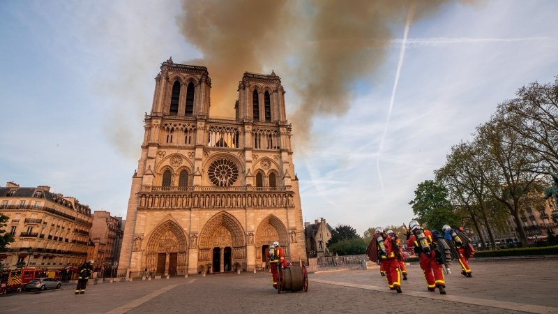 Нотр-Дам сгорел вместо Макрона: Роман Носиков о пожаре к выгоде Парижа