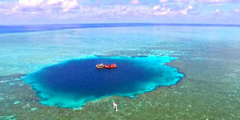 Где находится Нора Дракона — самая глубокая голубая дыра на планете Где находится Нора Дракона — самая глубокая голубая дыра на планете мир,путешествие,туризм