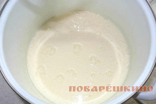Пирог с сыром и сосисками