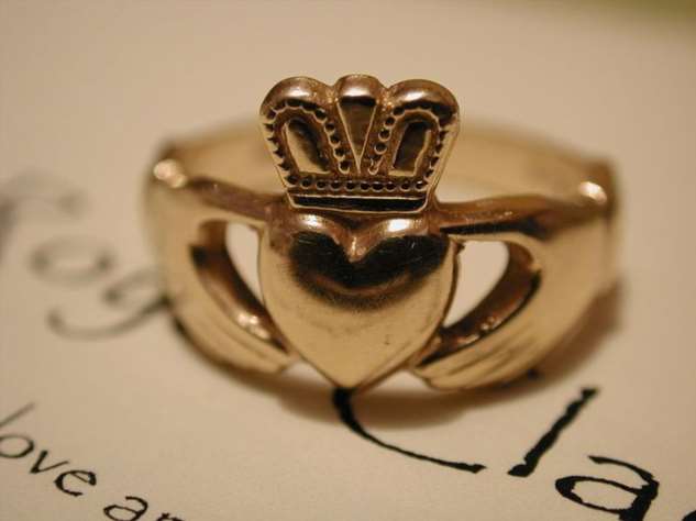 Как появилась традиция дарить кольцо на помолвку, и как менялась мода на эти украшения