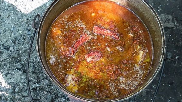 Если вы предпочитаете острый вкус еды, то на этом этапе можно добавить сушенный острый перец. блюдо, в казане, видео, еда, рецепт, фото, фоторецепт