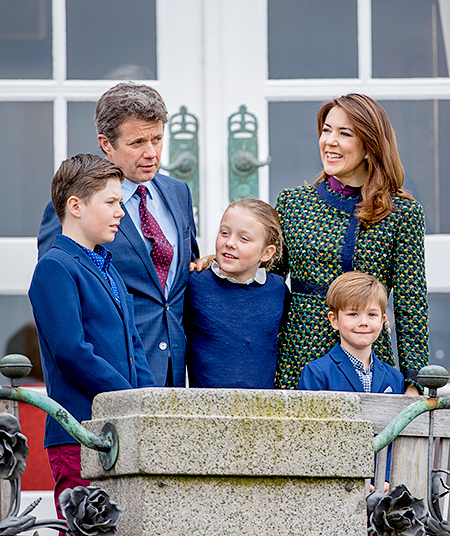 Принц Фредерика и принцесса Мэри с детьми