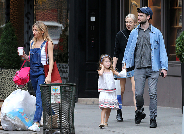 Дочь Умы Турман Майя встречается с бывшим бойфрендом Сиенны Миллер Дочь Умы Турман Майя встречается с бывшим бойфрендом Сиенны Миллер Звезды,Звездные пары