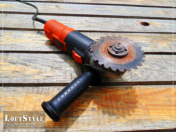 Можно ли болгаркой пилить дерево?