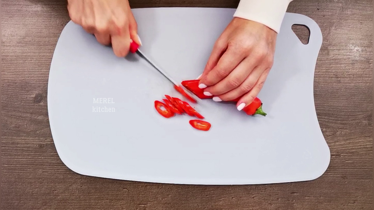 Ну очень вкусный салат! А главное полезный, этот салат для меня просто находка! Я на таком салате к лету скинула 7 килограмм за 3 недели!-6