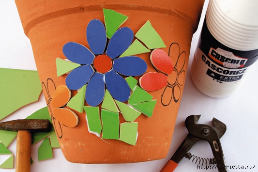 Украшаем цветочные горшки мозаикой из кафельной плитки декор,мастер-класс