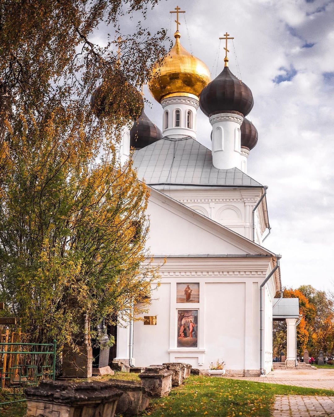 Блогер показала храмовый комплекс Успения Пресвятой Богородицы в Тверской области