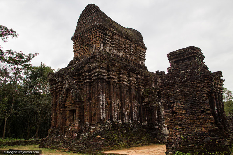 6. Похожие архитектурыне памятники можно встретить наверное во всей Юго-Восточной Азии и Индии. заклятие долины змей, юбилей