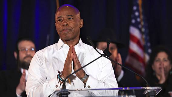 Демократ и бывший полицейский Эрик Адамс стал новым мэром Нью-Йорк