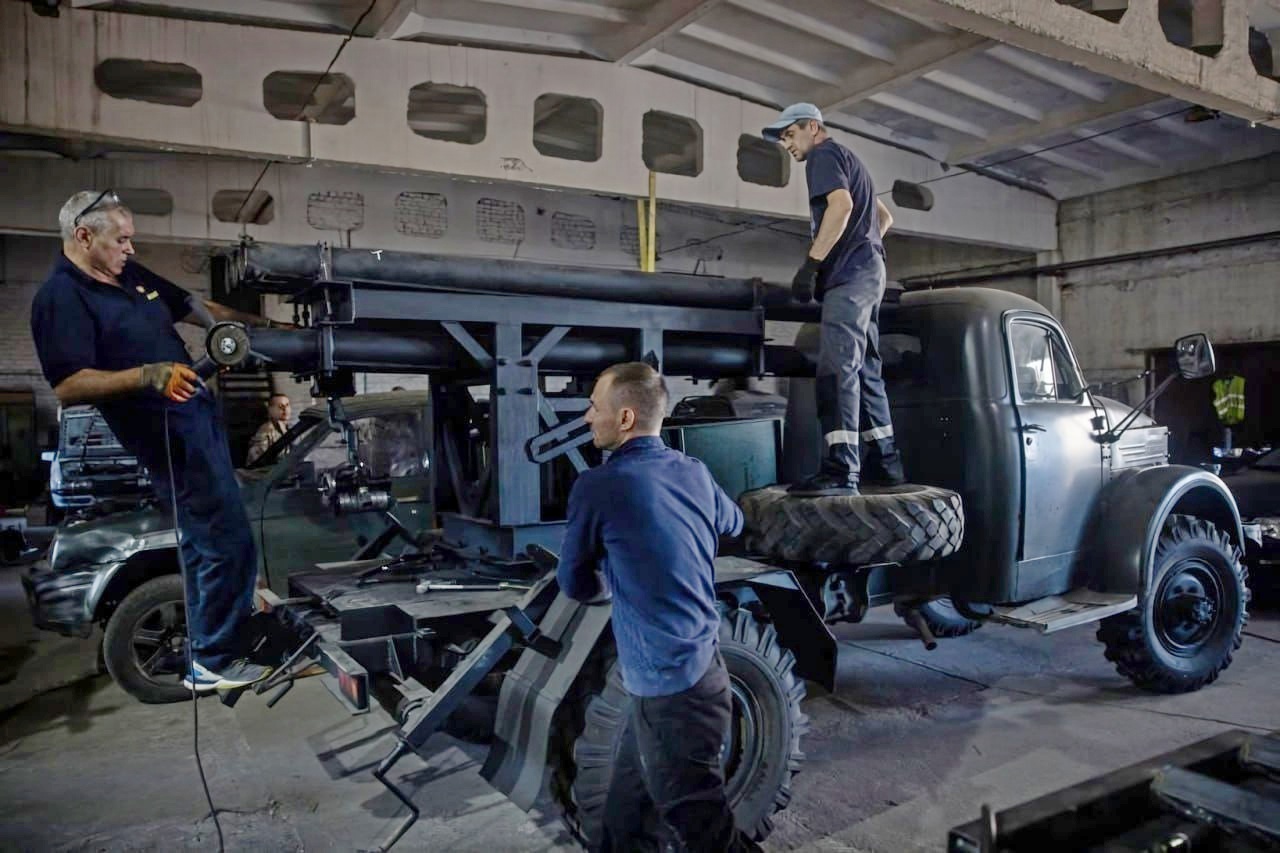 На раритетный советский ГАЗ-63 неонацисты установили "Град"