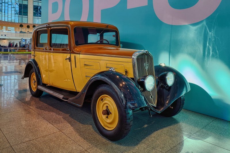 Выставка ретро-автомобилей открылась в аэропорту Домодедово авто